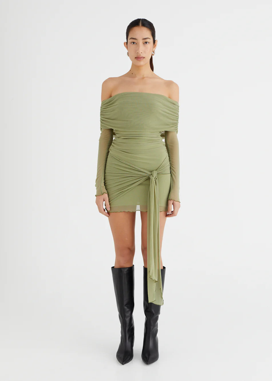 Hire BENNI Yasmin Off Shoulder Mini Dress in Pistachio Green Stylish Sweetheart Mini Dress Hire BENNI Yasmin Off Shoulder Mini Dress in Pistachio Green Stylish Sweetheart Mini Dress