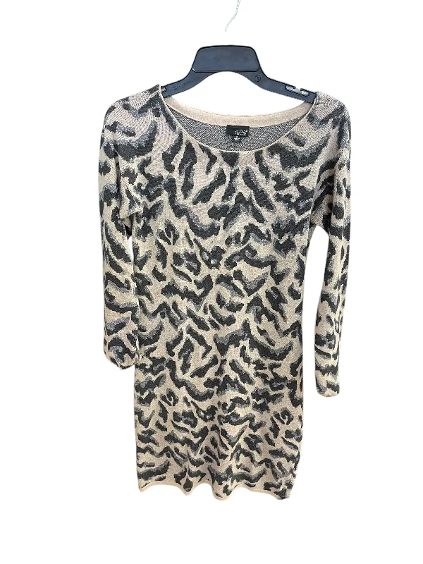 Dress Sweater By Ana In Brown, Size: S Graphic Sweater Embroidered Appliqued
