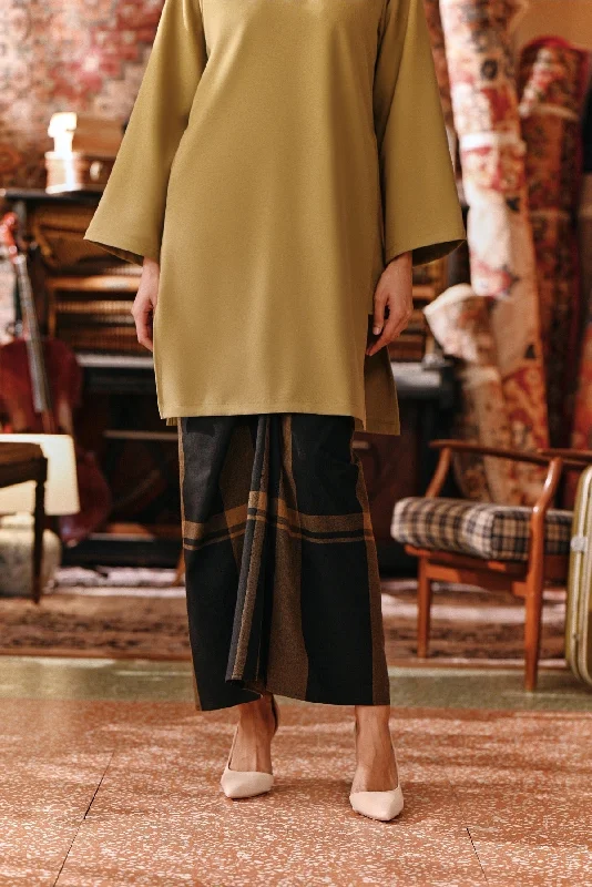 The Akar Kita Women Wrap Skirt - Rustique wool skirt thick