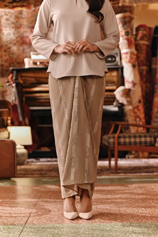 The Akar Kita Women Wrap Skirt - Dustline lace skirt romantic