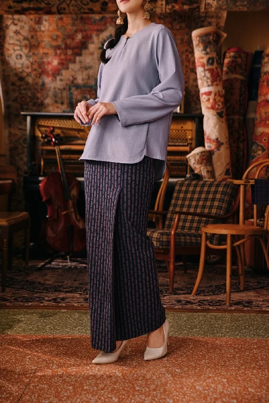 The Akar Kita Women Folded Skirt - Ocean Streak flowy skirt hem
