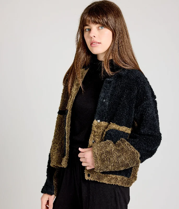 Libby Sherpa Jacket - Black Front Pockets Side Pockets Patch Pockets