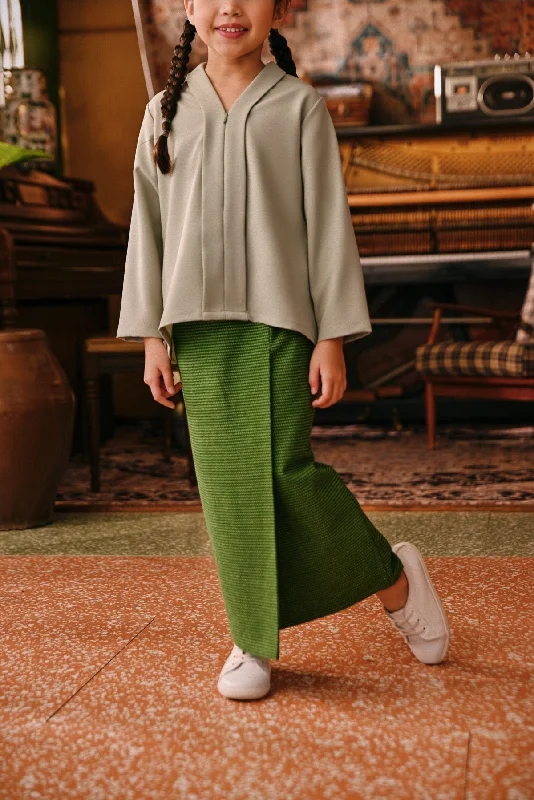 The Akar Kita Folded Skirt - Greenflux spandex blend skirt