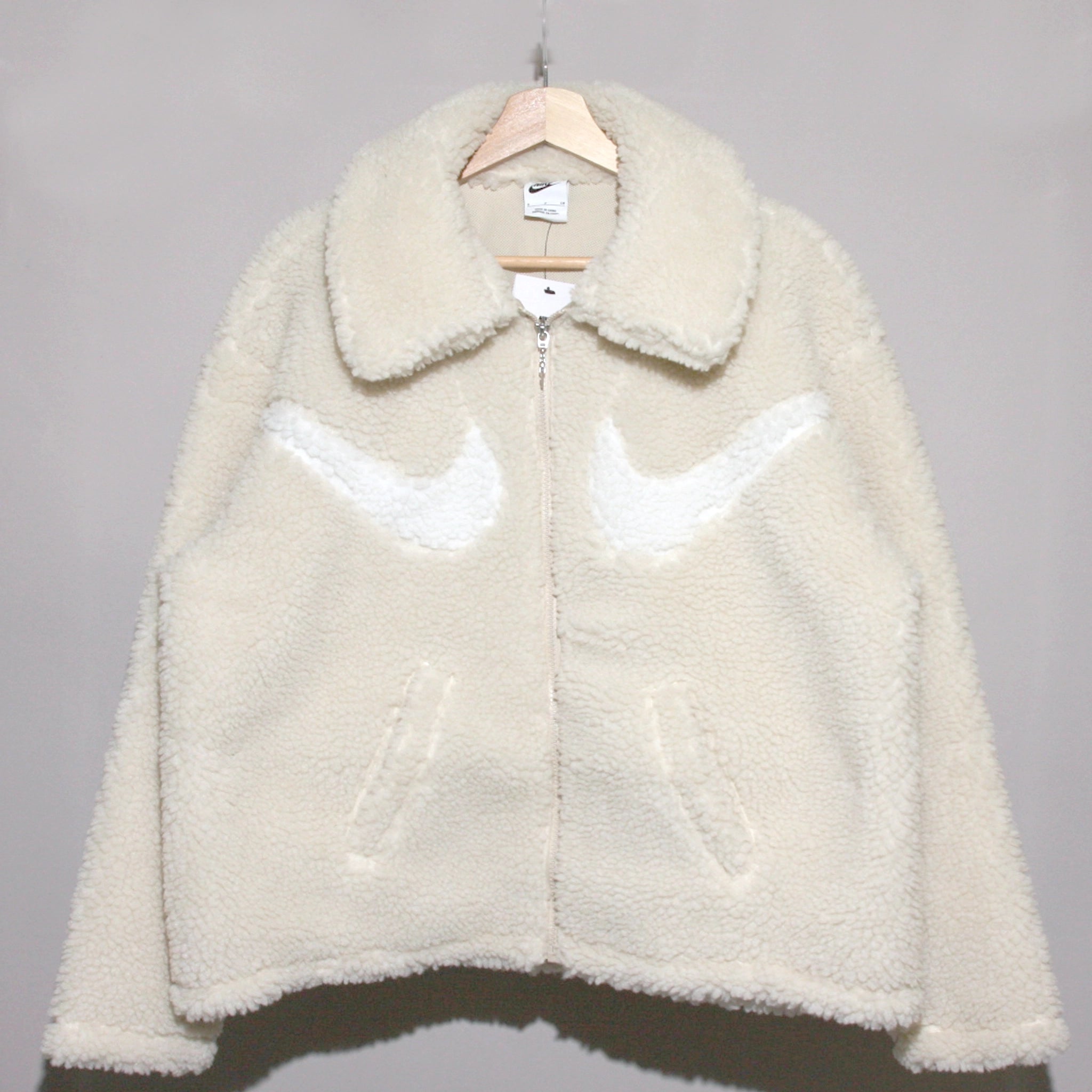 NIKE Womens Sportswear Swoosh Sherpa Oversized Jacket Front Pockets Side Pockets Patch Pockets NIKE Womens Sportswear Swoosh Sherpa Oversized Jacket Front Pockets Side Pockets Patch Pockets
