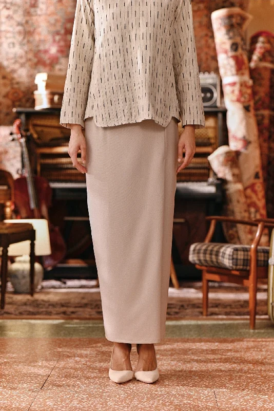 The Akar Kita Women Folded Skirt - Nude silk skirt elegant