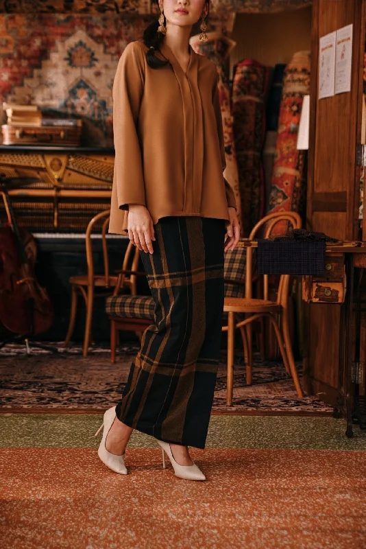 The Akar Kita Women Folded Skirt - Rustique athletic skirt fit