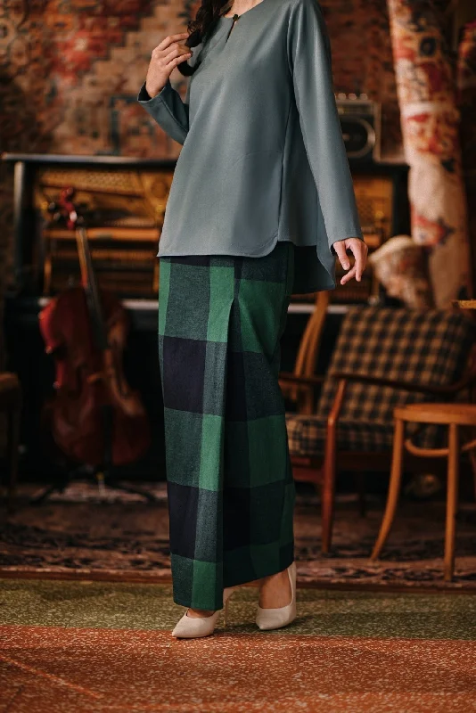 The Akar Kita Women Folded Skirt - Green Square lace skirt intricate