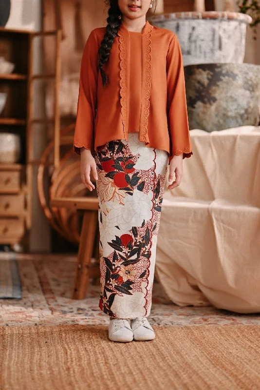 The Bay Broderie Back Pleats Skirt - Blooming wool skirt warm