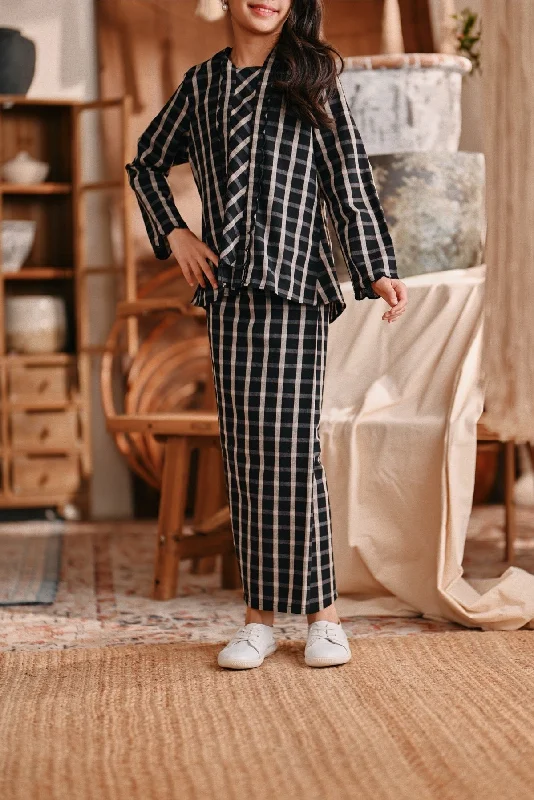 The Bay Folded Skirt - Black Checked linen skirt natural