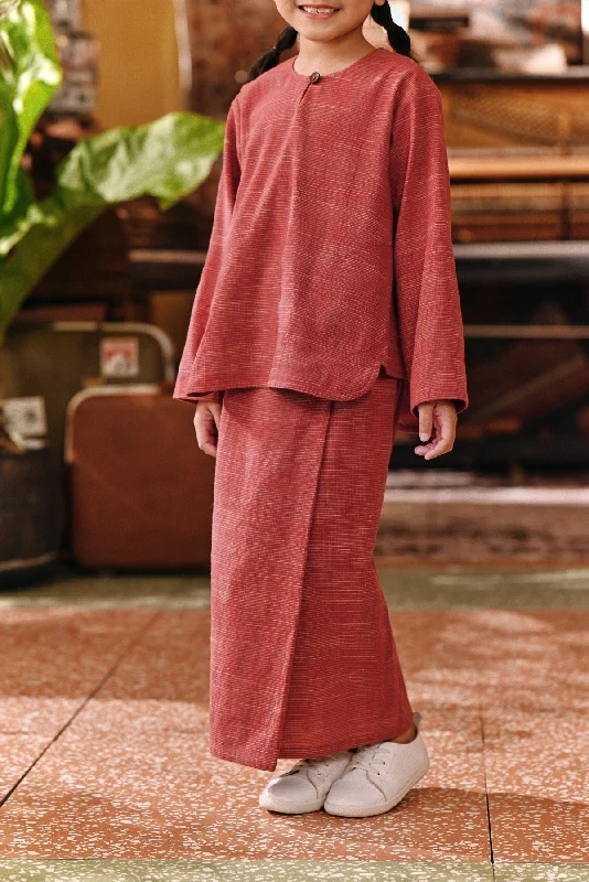 The Akar Kita Folded Skirt - Nature Scarlet flowy skirt hem